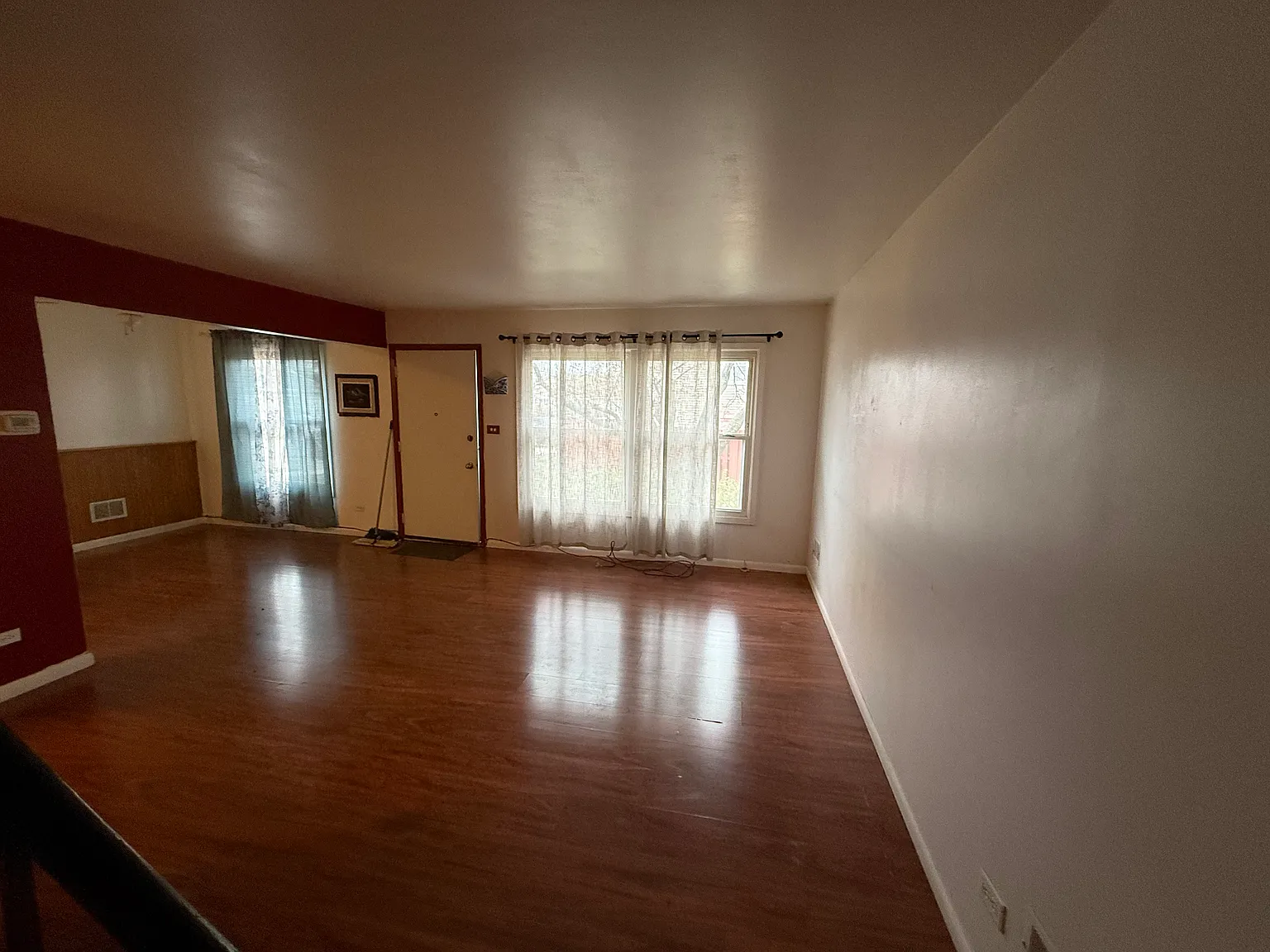 3 bed, 1100 sqft, $2,400 — Photo 2