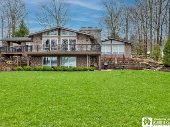 320 Lakeside Dr, Bemus Point, NY 14712