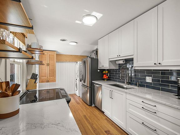 5th image of 210 Harding St