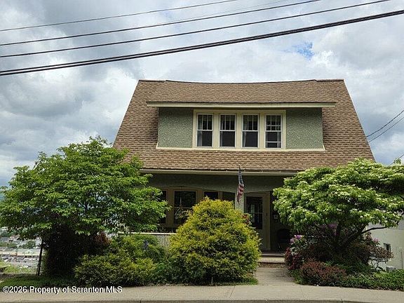 3rd image of 229 E Mountain Rd