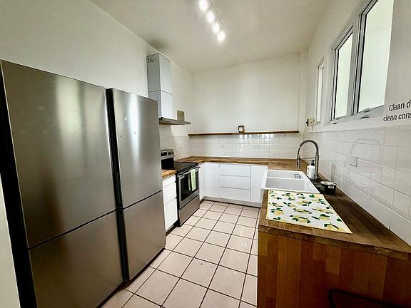 4th image of 2212 Park Blvd
