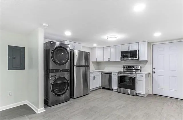 3 bed, 2.0 bath, 900 sqft, $1,700 — Photo 3