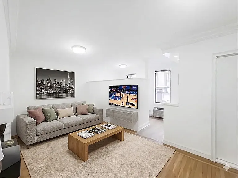 214 E 51st St #4F — Photo 1