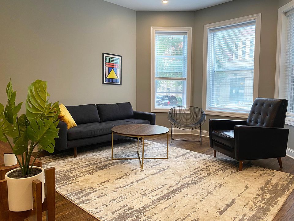 1st image of 3228 N Sacramento Ave #1