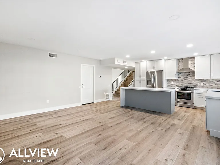 20542 Kelvingrove Ln — Photo 2