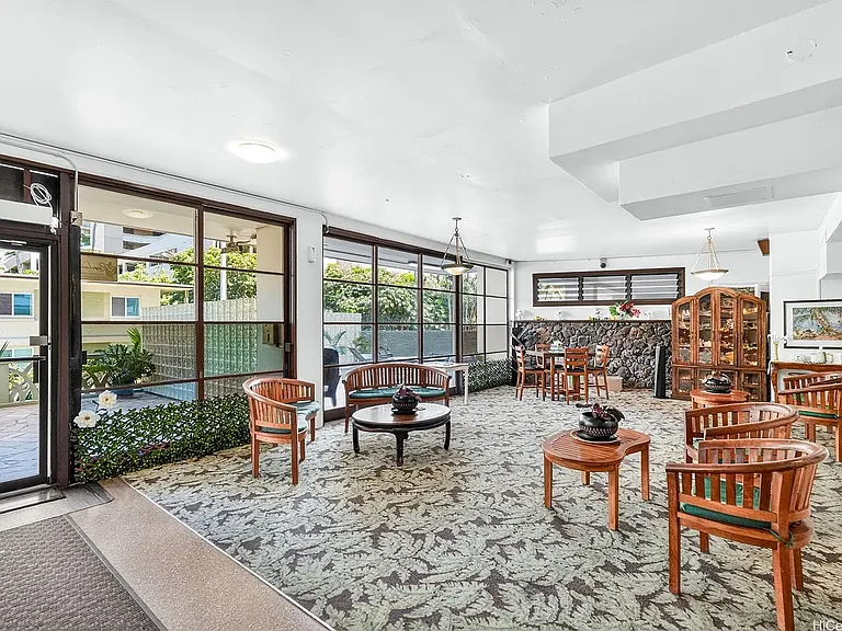 445 Kaiolu St #401 — Photo 17