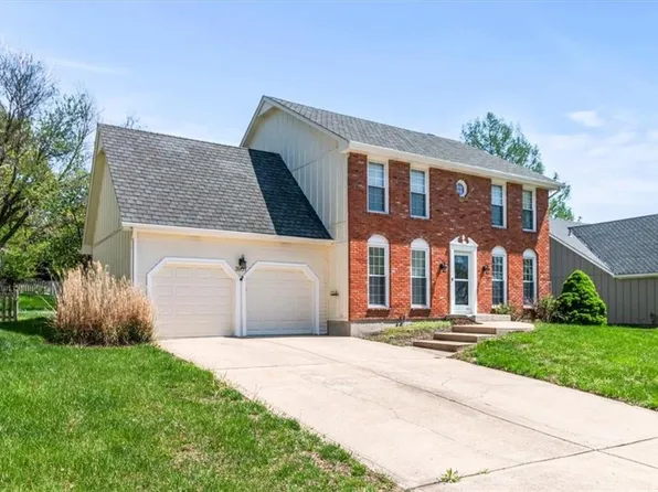 3907 NE Clearbrook Dr, Lees Summit, MO 64064