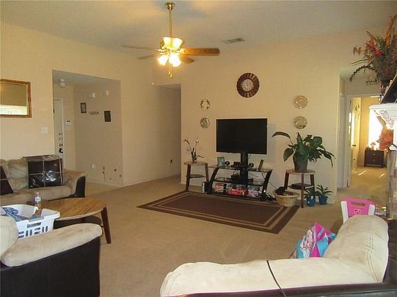 4th image of 1001 Aaron Dr