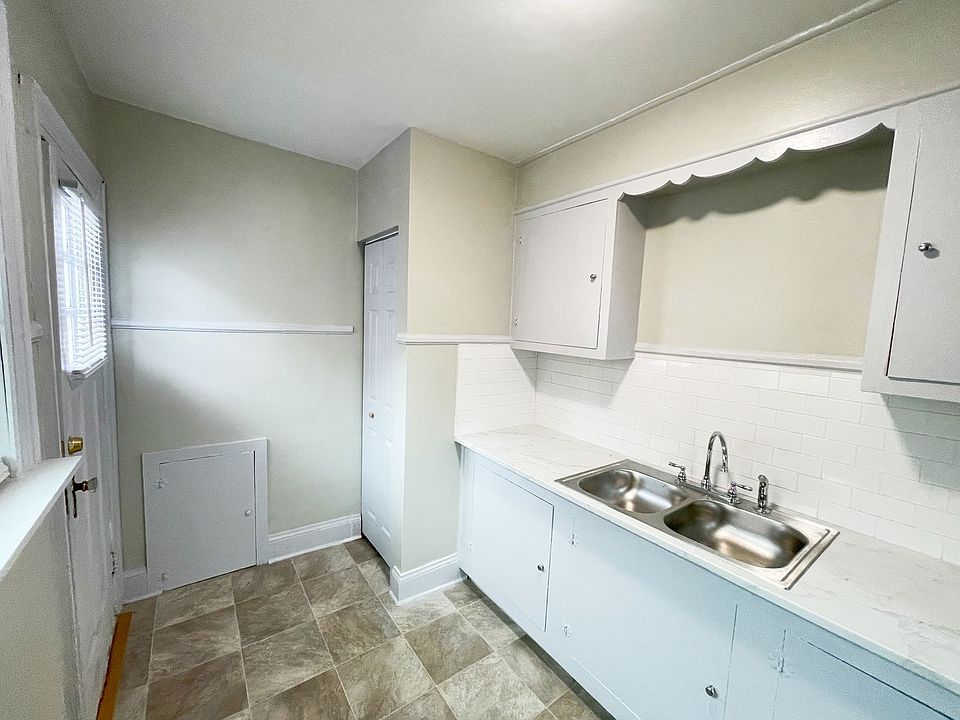 1st image of 1302 Holloway St #A