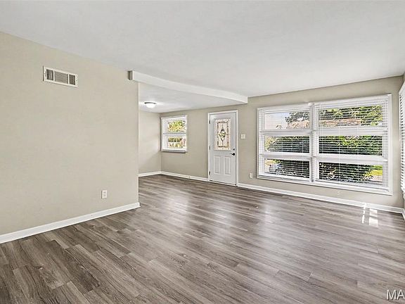 2nd image of 30 Saint Edward Ln