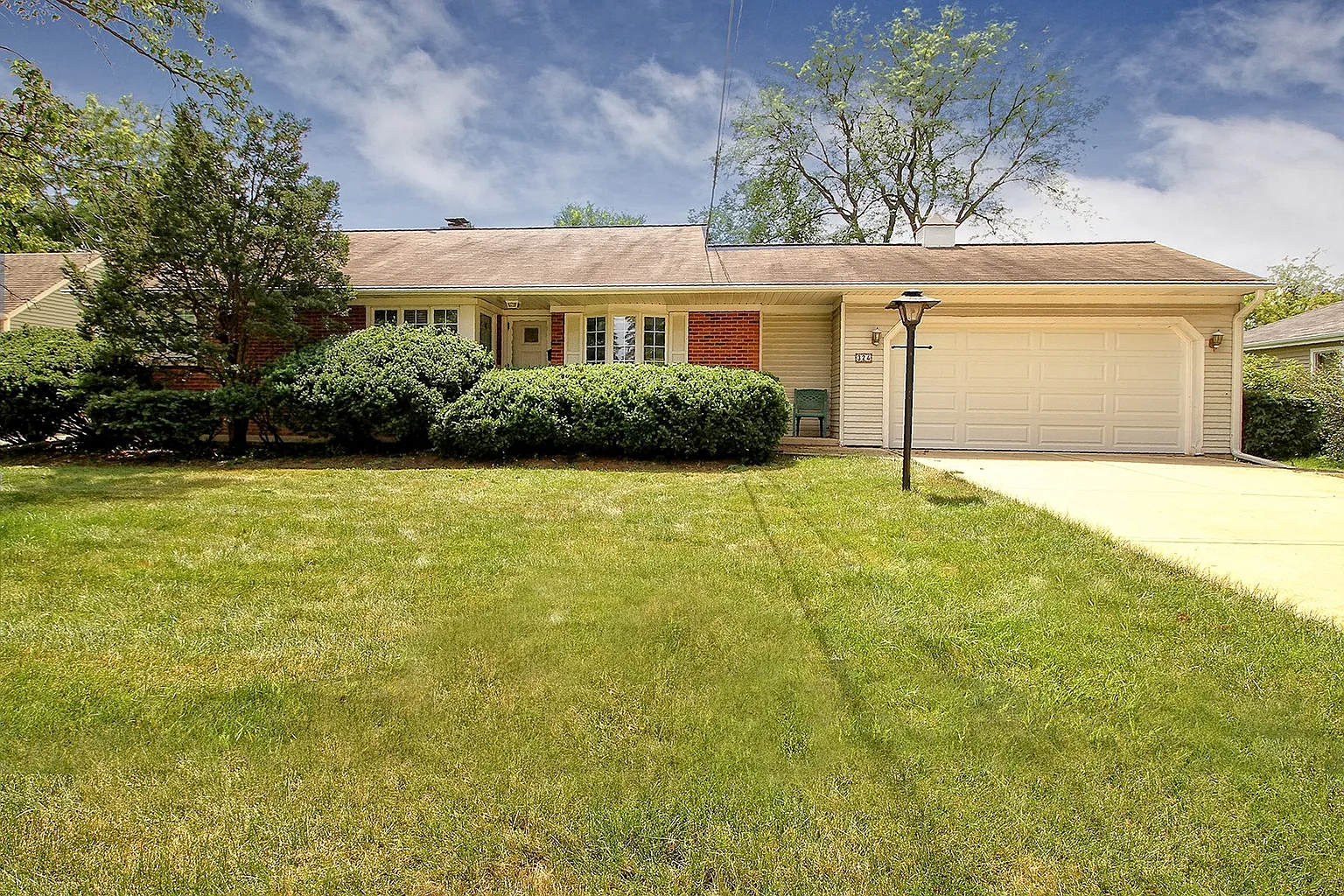 324 Pershing Ave photo 1