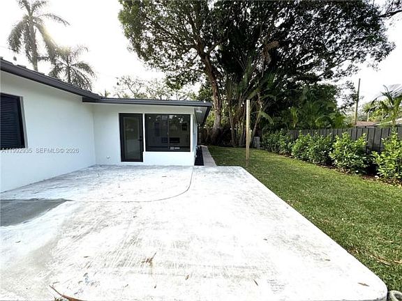 3rd image of 1341 SW 10th St
