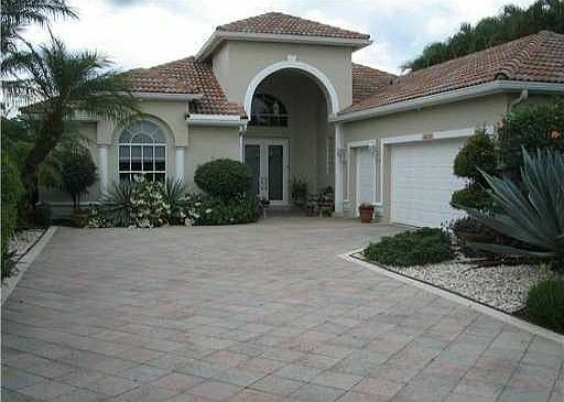 1st image of 10702 Greenbriar Villa Dr