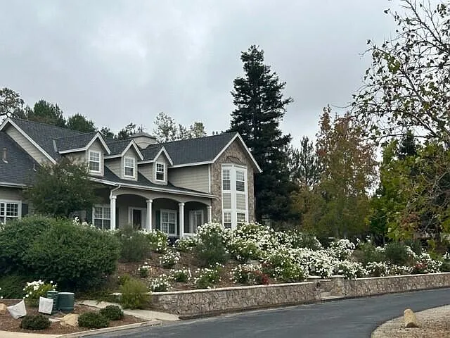 945 Old Ranch Rd — Photo 2