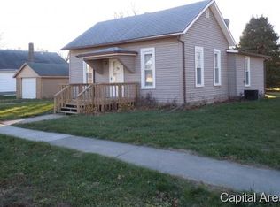 490 N Chamberlain St, Roseville, IL