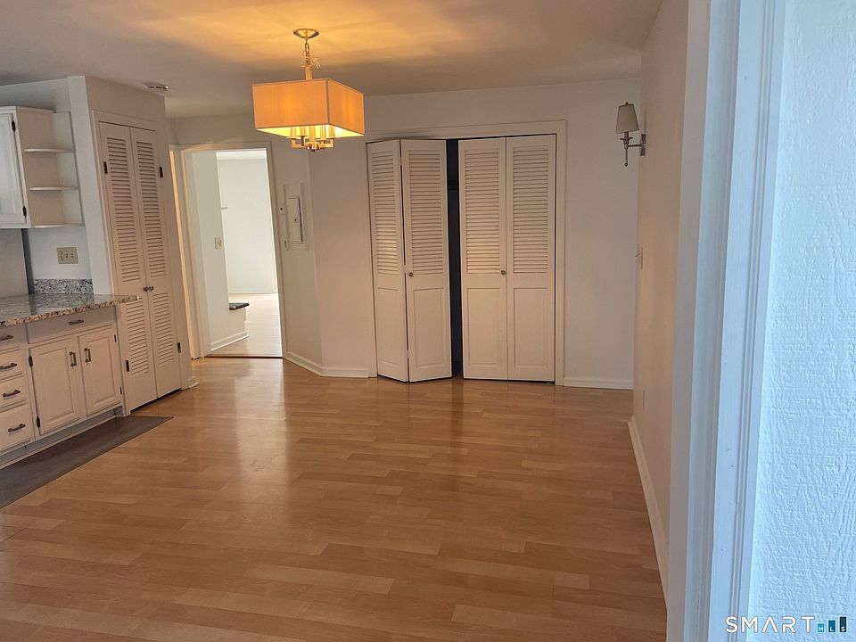 1st image of 4 McKendry Ct