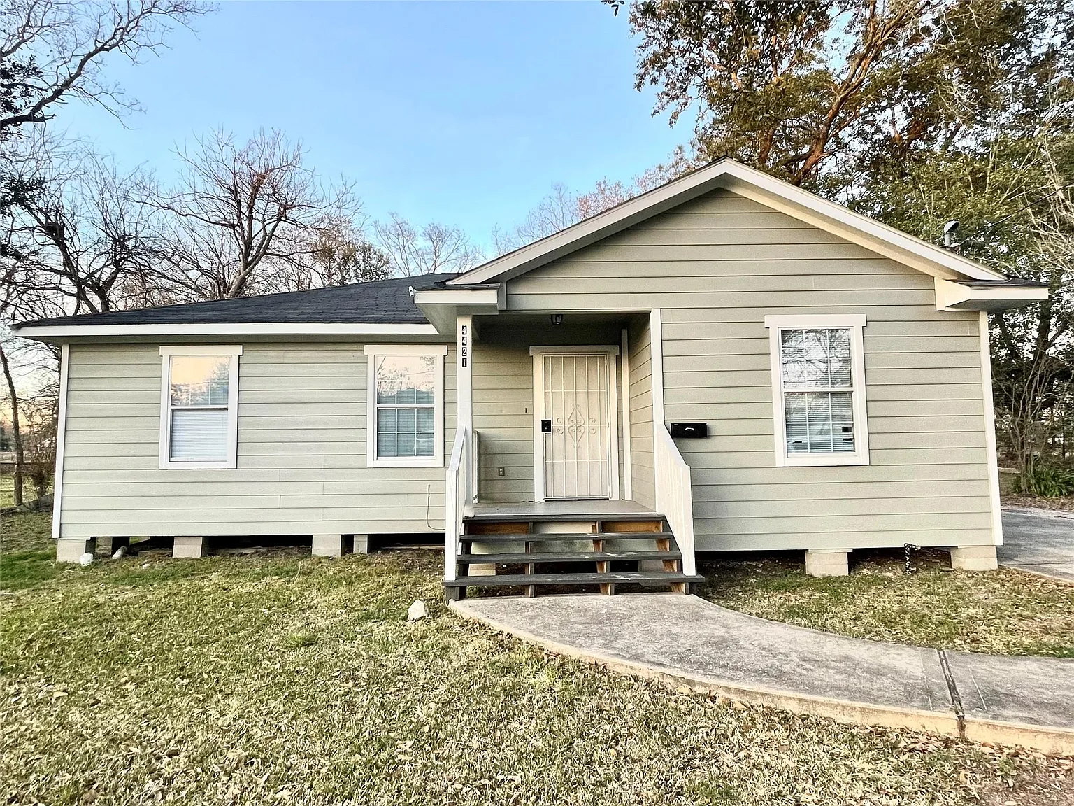 3 bed, 2.0 bath, 1248 sqft, $1,900 — Photo 1