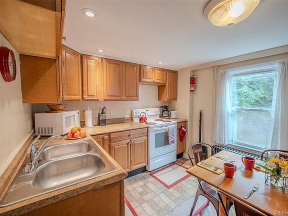 4th image of 11 Kemble Avenue