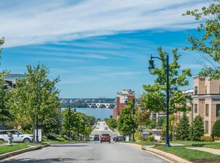 721 River Mist Dr #180, Oxon Hill, MD 20745