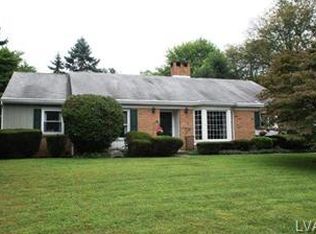 1165 Meadowbrook Cir W, Allentown, PA 18103