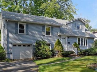 5 Dogwood Rd, Morristown, NJ 07960