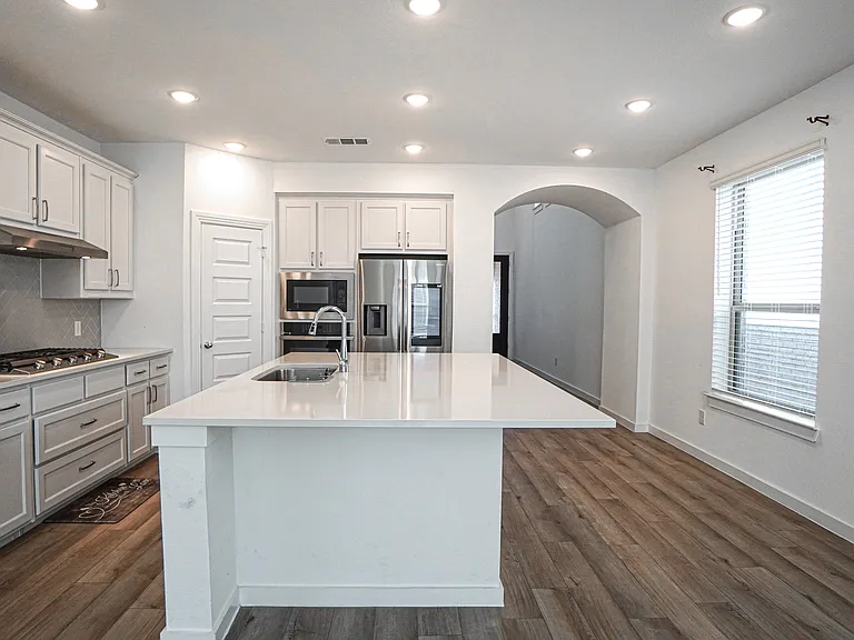 2420 Green River Rd — Photo 5