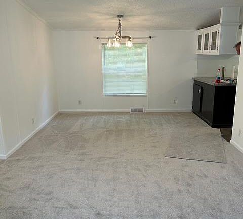 5th image of 11 Wildwood Ln