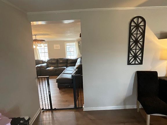 4th image of 2214 County Line Rd