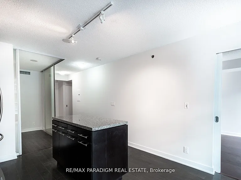 21 Nelson St #316 — Photo 6