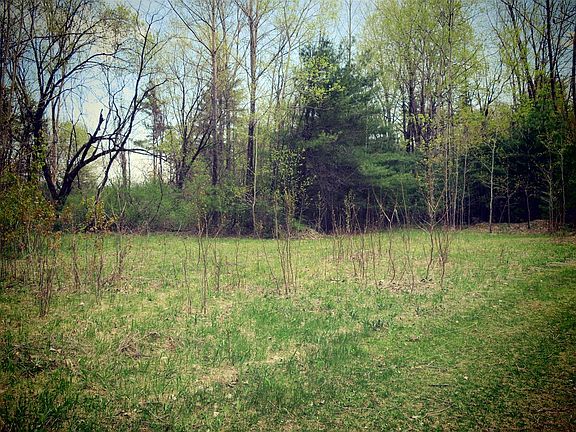 4th image of 34 Birchwood Dr