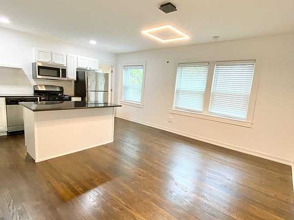 2nd image of 110 E 40th St APT 307