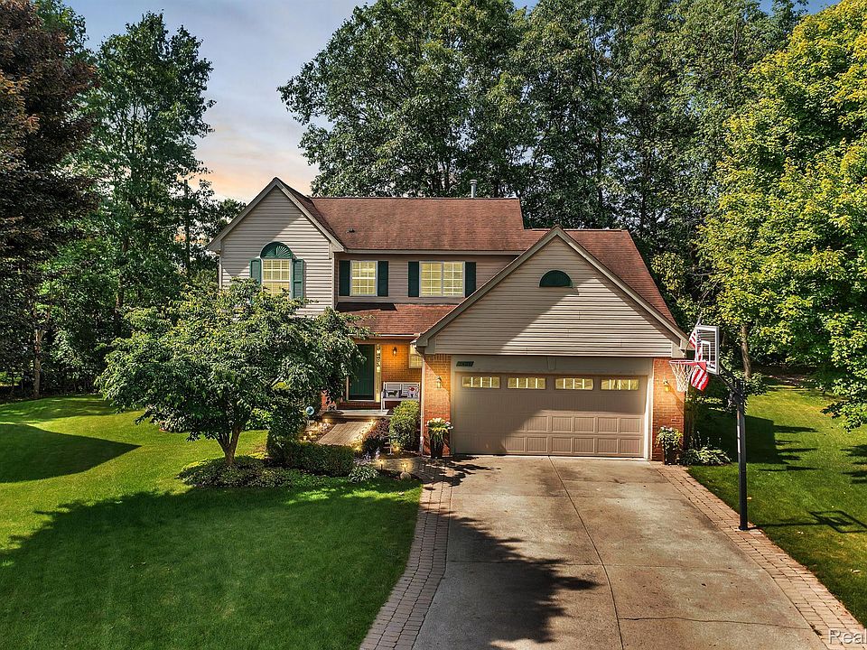 1st image of 2421 Forest Hills Dr