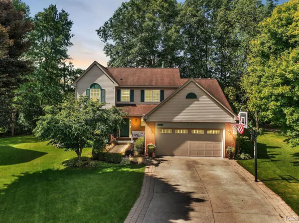 2421 Forest Hills Dr, Orion, MI 48359