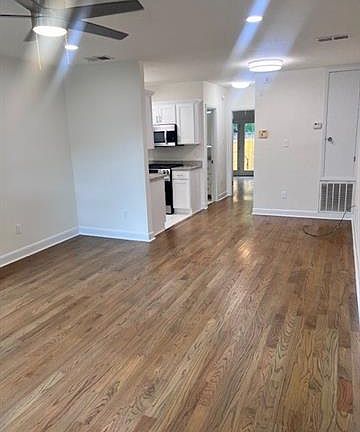 2nd image of 2613 Laurel St