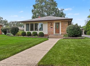 112 N Reuter Dr, Arlington Heights, IL 60005