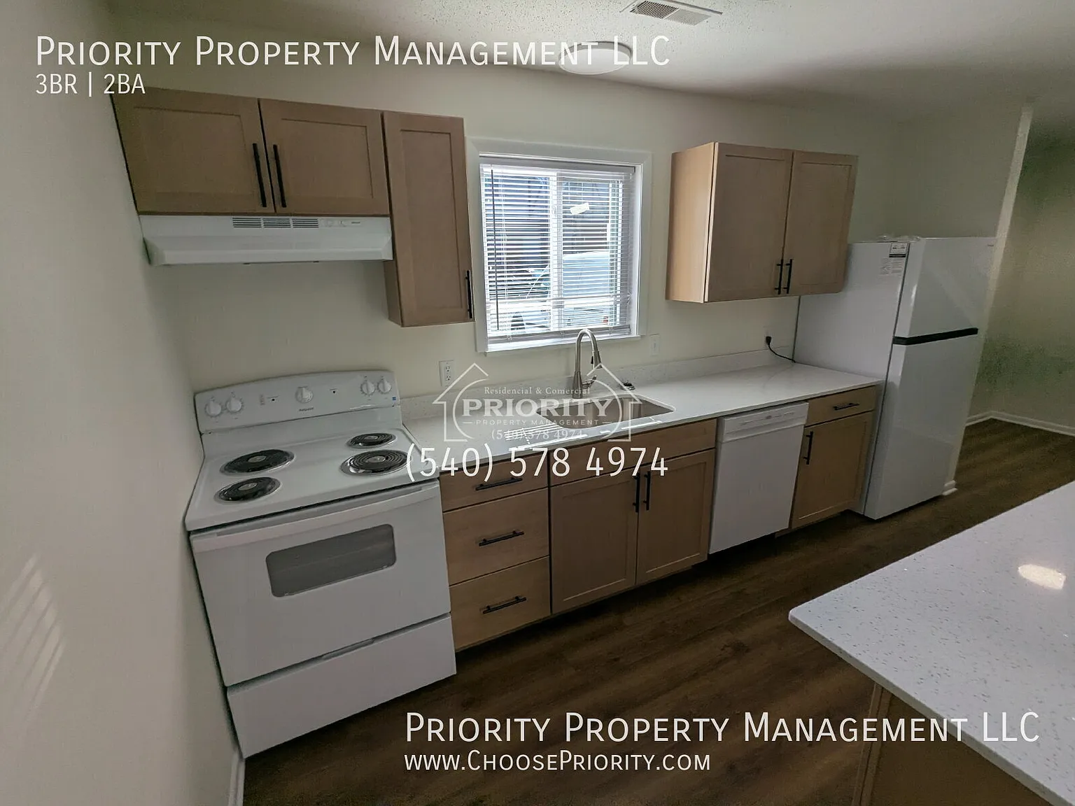 Newly Upgraded 3BR/1.5BA Townhome Near JMU, High-Speed WiFi Included! — Photo 4