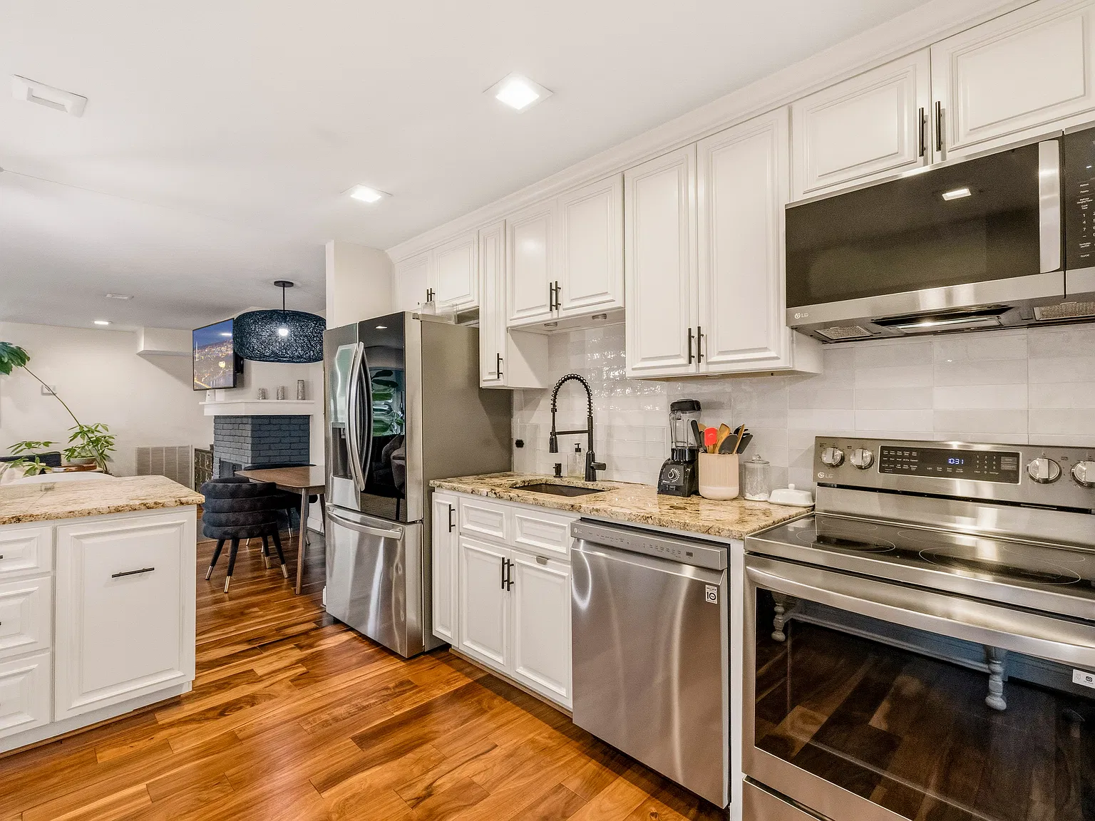 3 bed, 2.5 bath, 1457 sqft, $3,500 — Photo 4