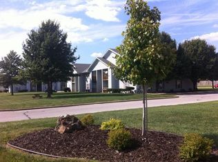 207 W Deerfield Dr, Nixa, MO 65714