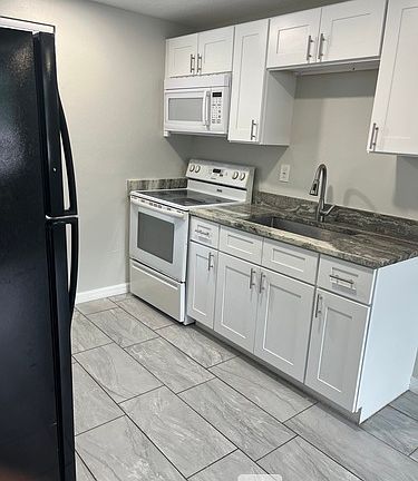 4th image of 2776 41st Ave N #2