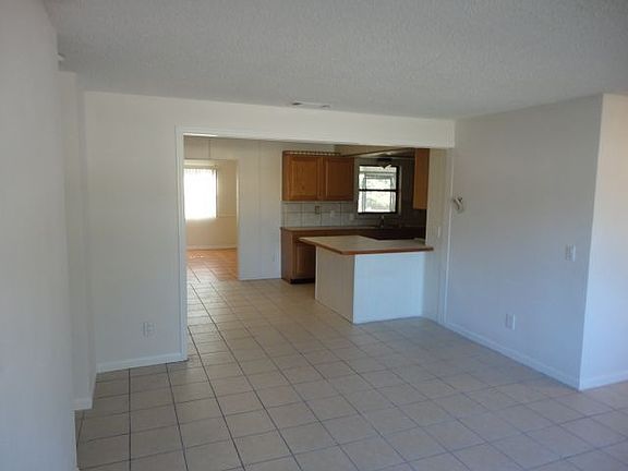 5th image of 130 Dolphin St SE