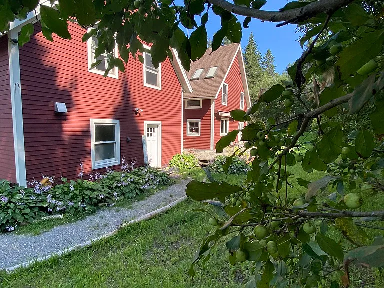 449 Hays Dr — Photo 2