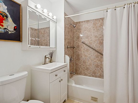5th image of 3226 W Thomas St