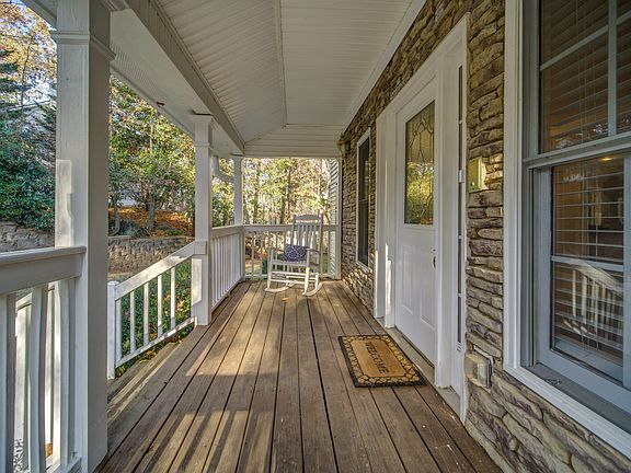 4th image of 106 Broadlands Dr