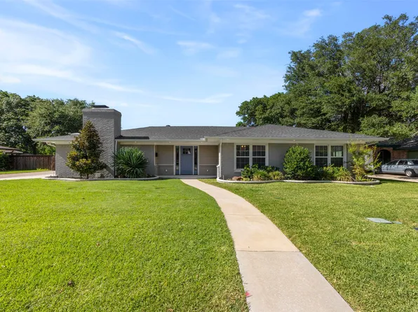 1801 Alexander Dr, Waxahachie, TX 75165