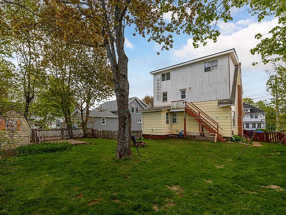 5th image of 379 Oak Ave