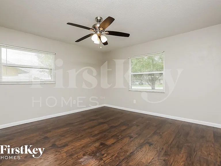1130 E Normandy Blvd — Photo 11