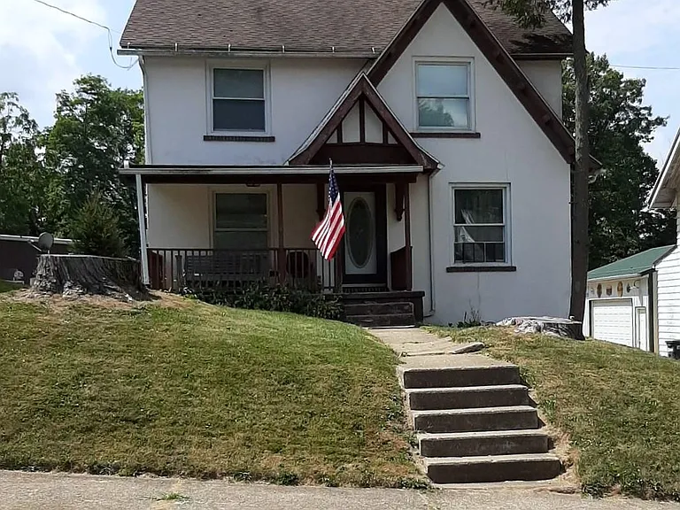 121 Western Ave — Photo 2
