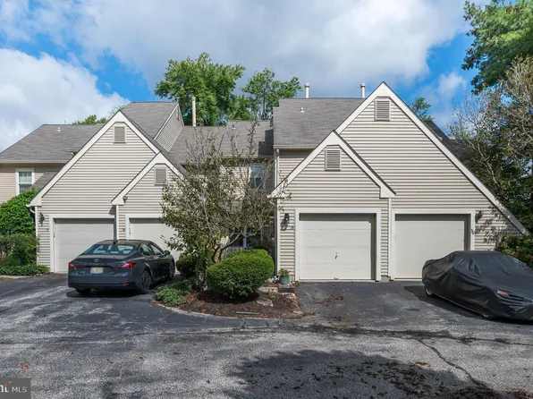 29 Woodlake Dr, Marlton, NJ 08053