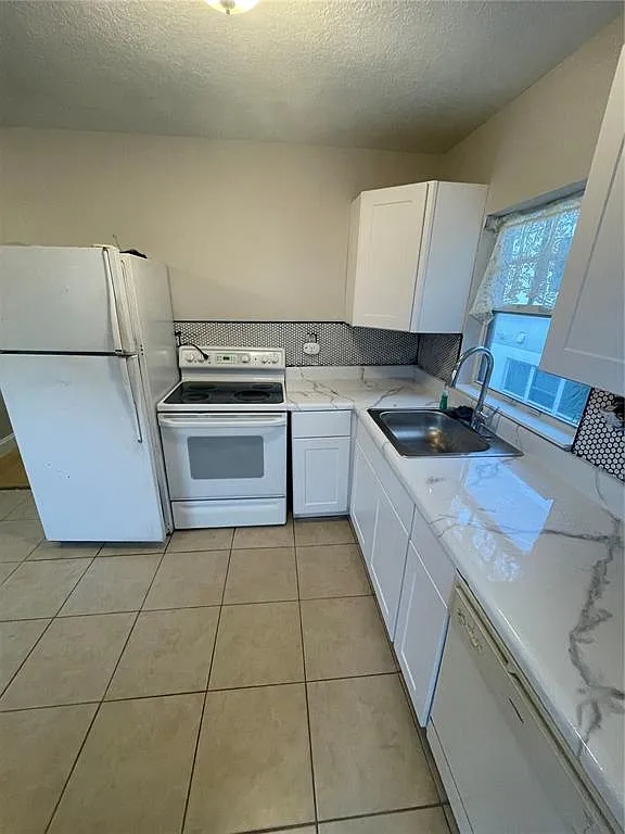 2 bed, 1.0 bath, 900 sqft, $1,700 — Photo 2