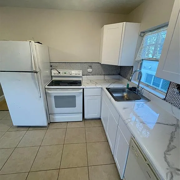 727 1/2 Edgewater Dr — Photo 2